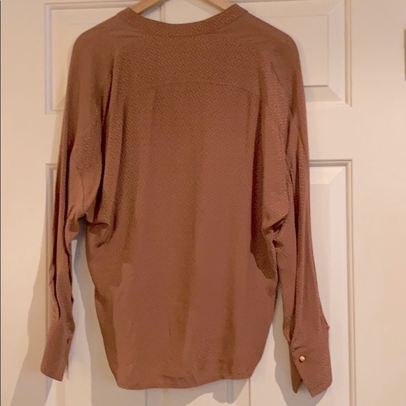 VINCE V-neck silk blouse. - Picture 3 of 5